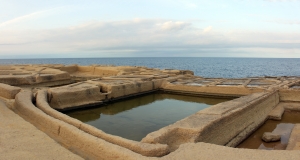 Bassins de rétention avec dispositifs de barrages, de vannes, de canaux