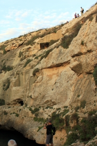 Au sommet de la falaise du ravin