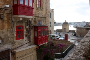 Hôtel au-dessus du Grand port avec vue panoramique sur les trois cités