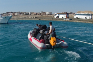 Transfert de nos bagages sur la jetée