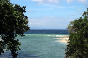 Vue sur l'île Pescador dans le Détroit de Tañon