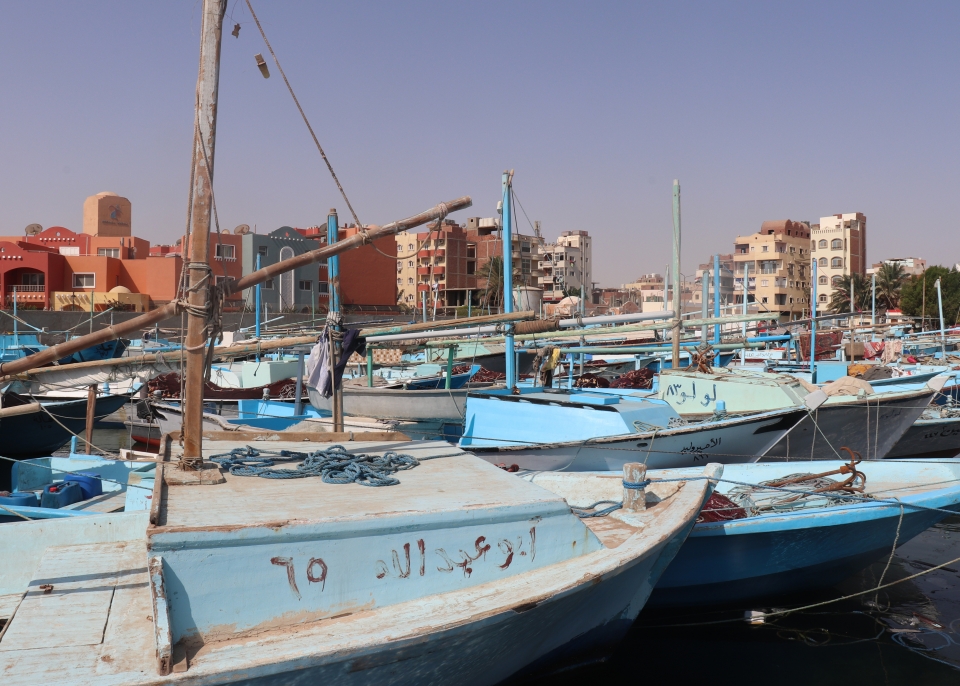 Barques avec pour la plupart un mat