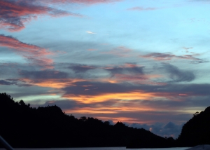 Coucher de soleil sur les îles de WayilBatan