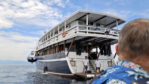 Embarquement sur l'Ambaï à Ternate