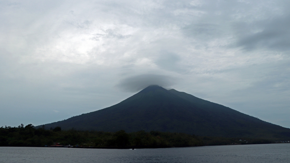 Le mont Gamalama, souvent appelé le sommet de Ternate