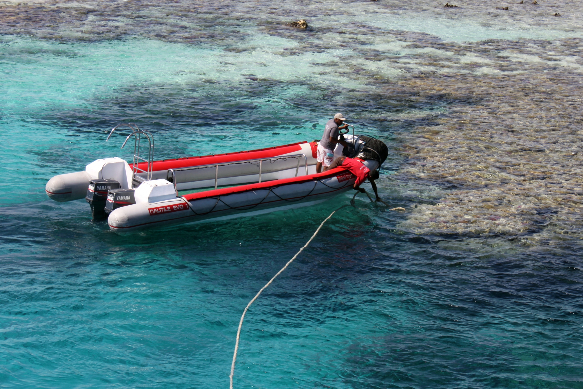 Cordages d’amarrage du Nautile Evo retirés pour quitter le mouillage