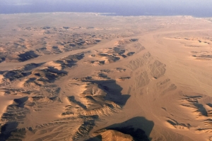 Désert à l'arrivée sur Hurghada