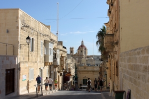 Rue de Victoria "Triq Tal-Belt", vue sur la Basilique